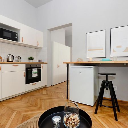 Monochrome Chic Apartments R613 Budapest Exterior photo